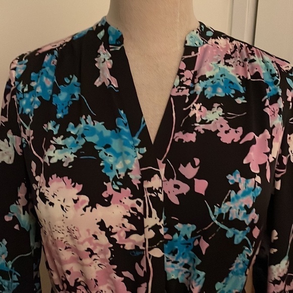 Diane von Furstenberg
Freya Floral Daze Shirtdress - Picture 7 of 14